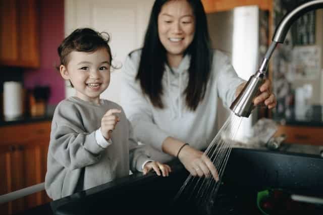 How Do You Clean A Smelly Kitchen Sink
