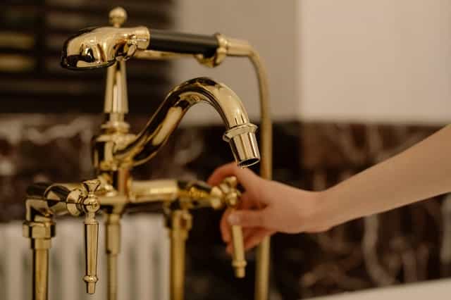 How do you clean tarnished brass sinks